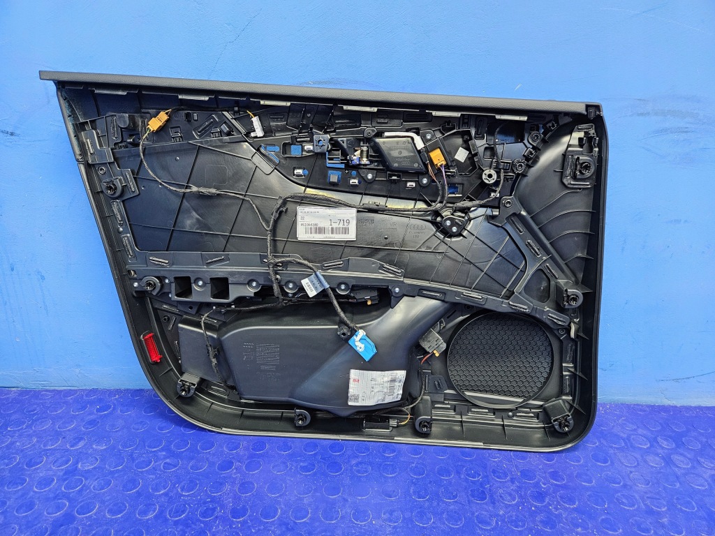 Audi a4 b9 обшивка обивка дверь правая  перед передний uk 8w0867134 с Разборки