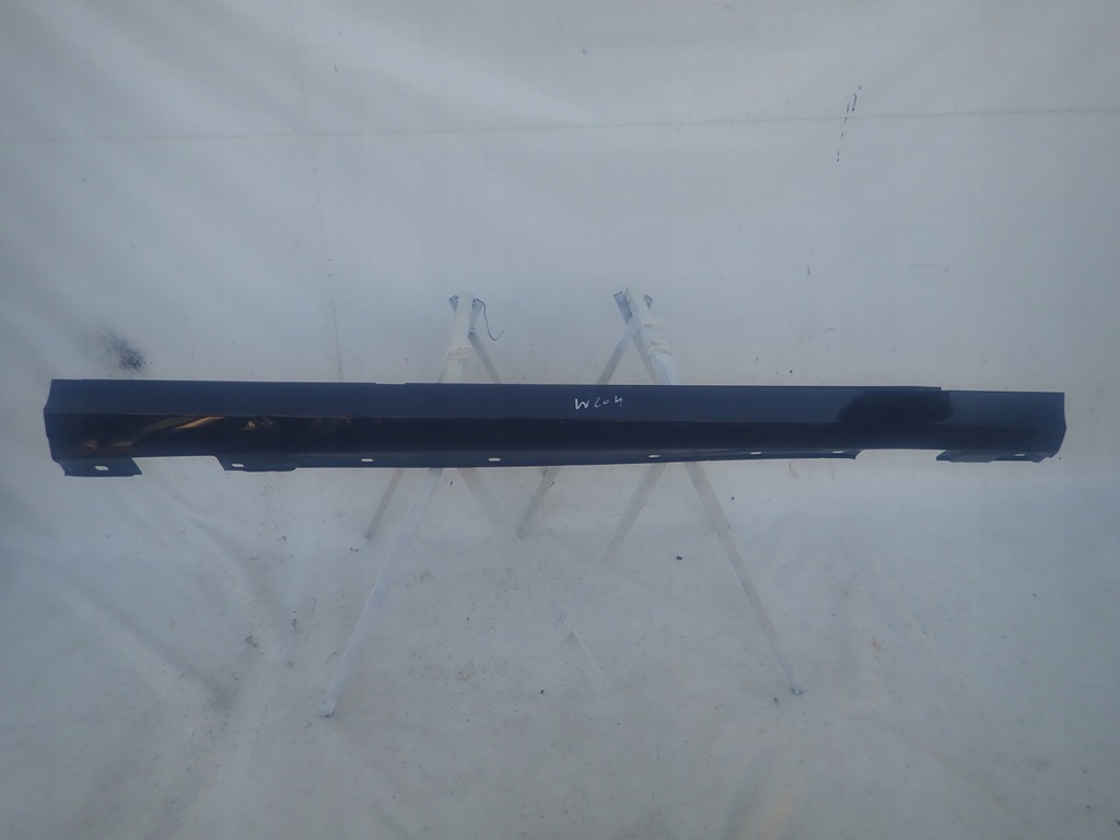 фото №1, Mercedes-benz оригинальный номер a2046900440 молдинг порог