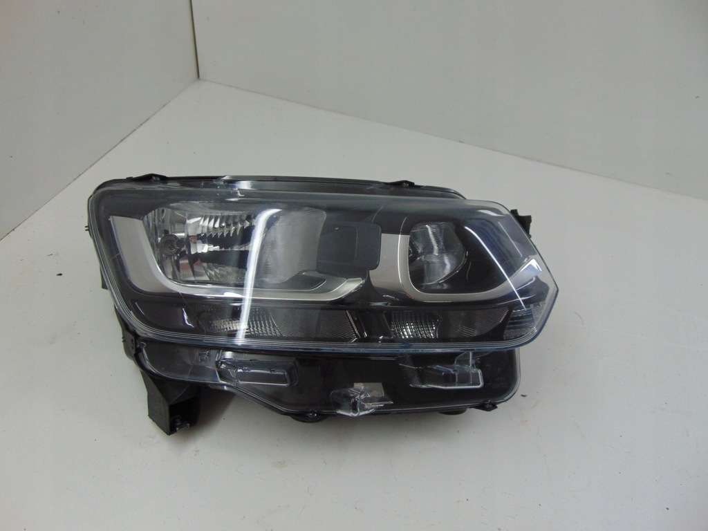 фото №1, Toyota proace city verso лампа правая 9835780580