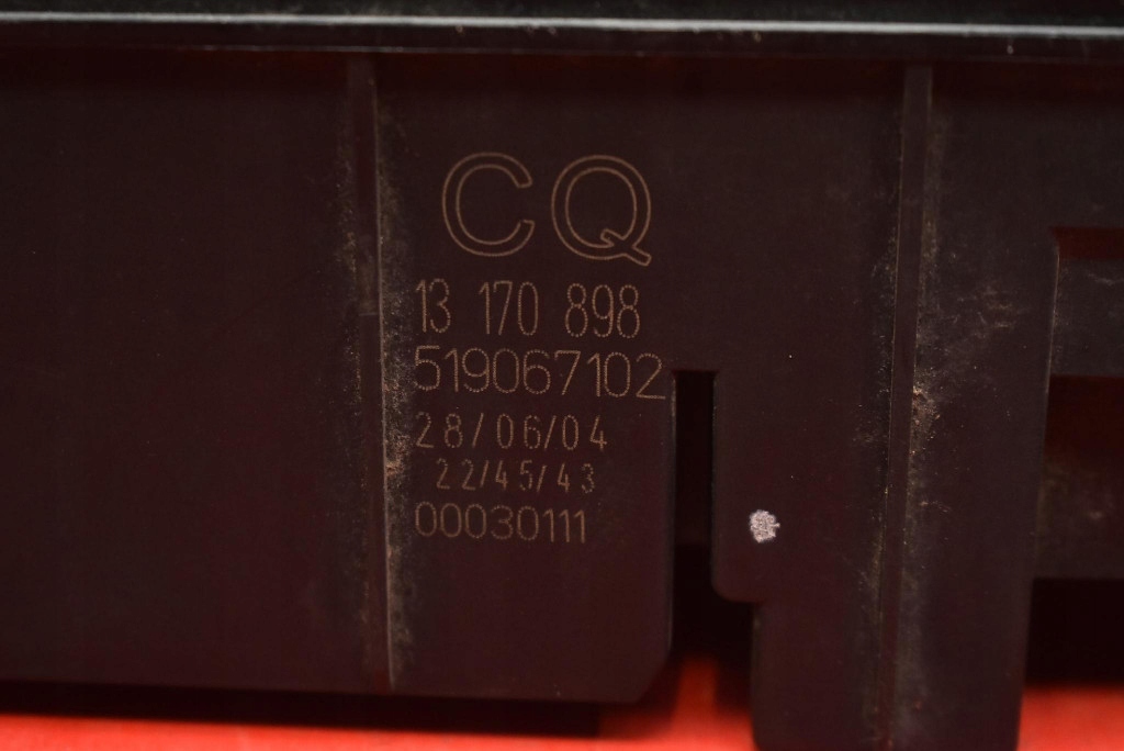 Коробка предохранителей 13170898 opel vectra c 2.2 dti 125 km 02-05 в Украине