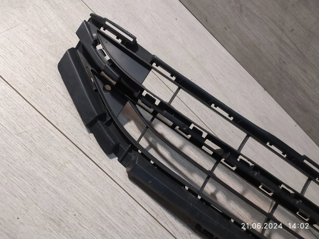 фото №8, 8953. mercedes eqa amg решітка середня бампер перед a2438857701