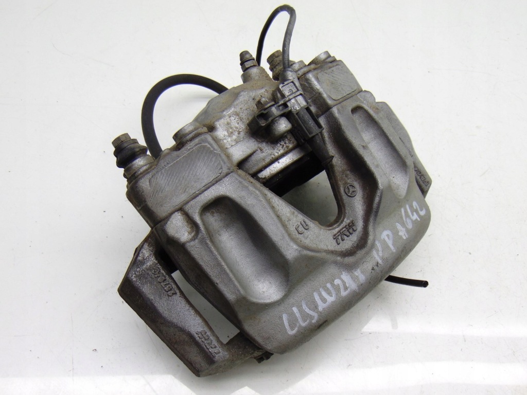 Купити Супорт гальмівний правий перед mercedes cls w218 3.0