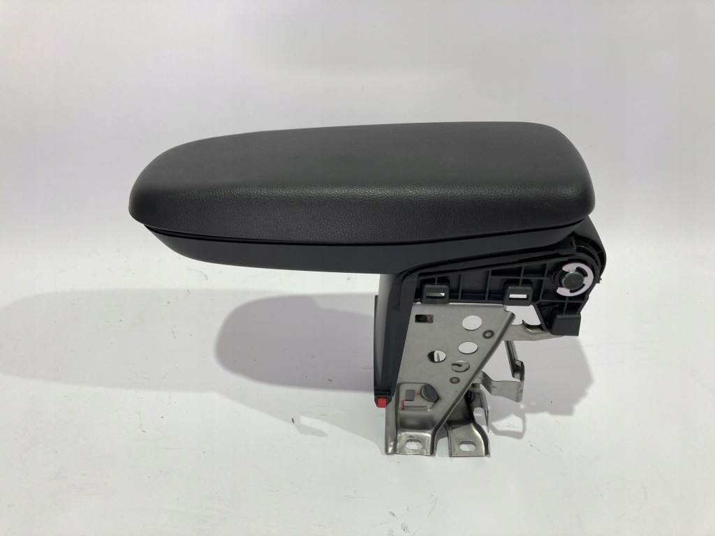 фото №2, Подлокотник yaris cross 21-