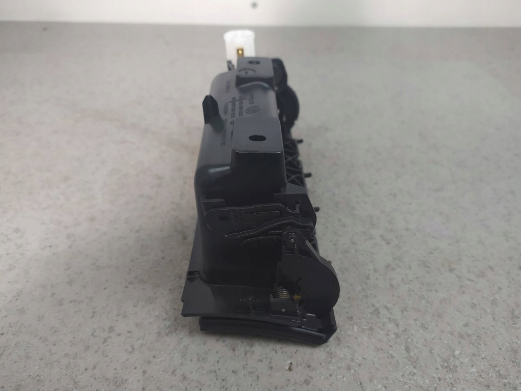 фото №6, Пепельница 3c0863284a vw passat b6 05-10