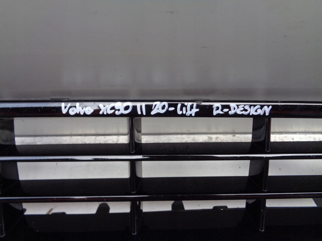 Новая решётка бампера volvo xc90 20- рестайлинг  r-design Оригинал