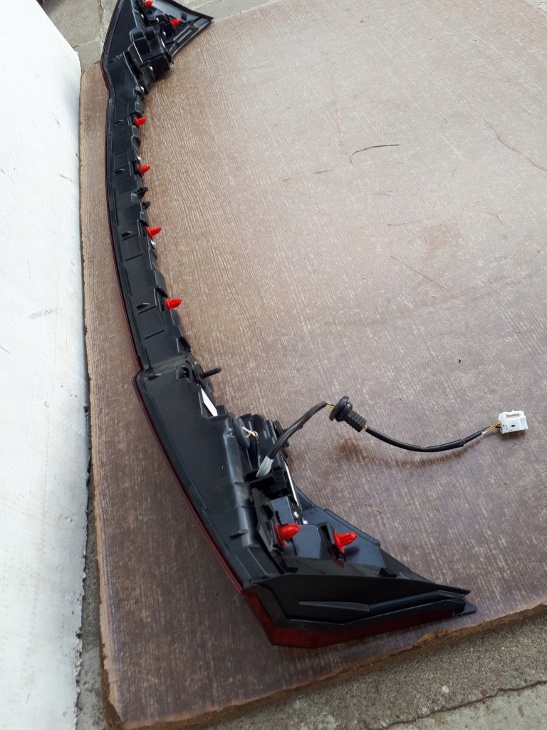 Lexus ux 250h 19-23 накладка задня лампа середня w кришка Київ