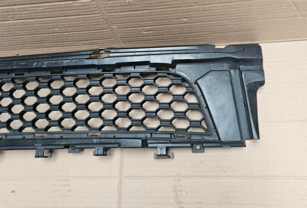 фото №9, Решётка решётка радиатора средняя бампера перед jaguar xe x760 r sport gx7m-17h750-aa