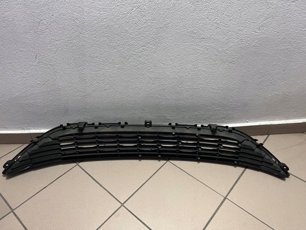 Решётка бампера средняя передняя перед opel corsa f Оригинал