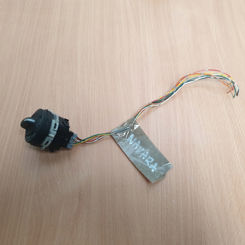 фото №12, Кнопка переключатель блокировка сидений navara d40 08r