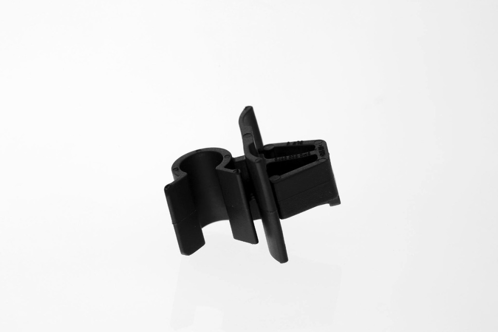 фото №1, Volkswagen оригинальный номер 5m0823397b9b9 кронштейн опоры капот