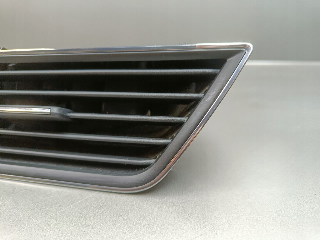 Решітка обдув skoda superb 3 iii середня центральна 3v0820951c Зі Шроту