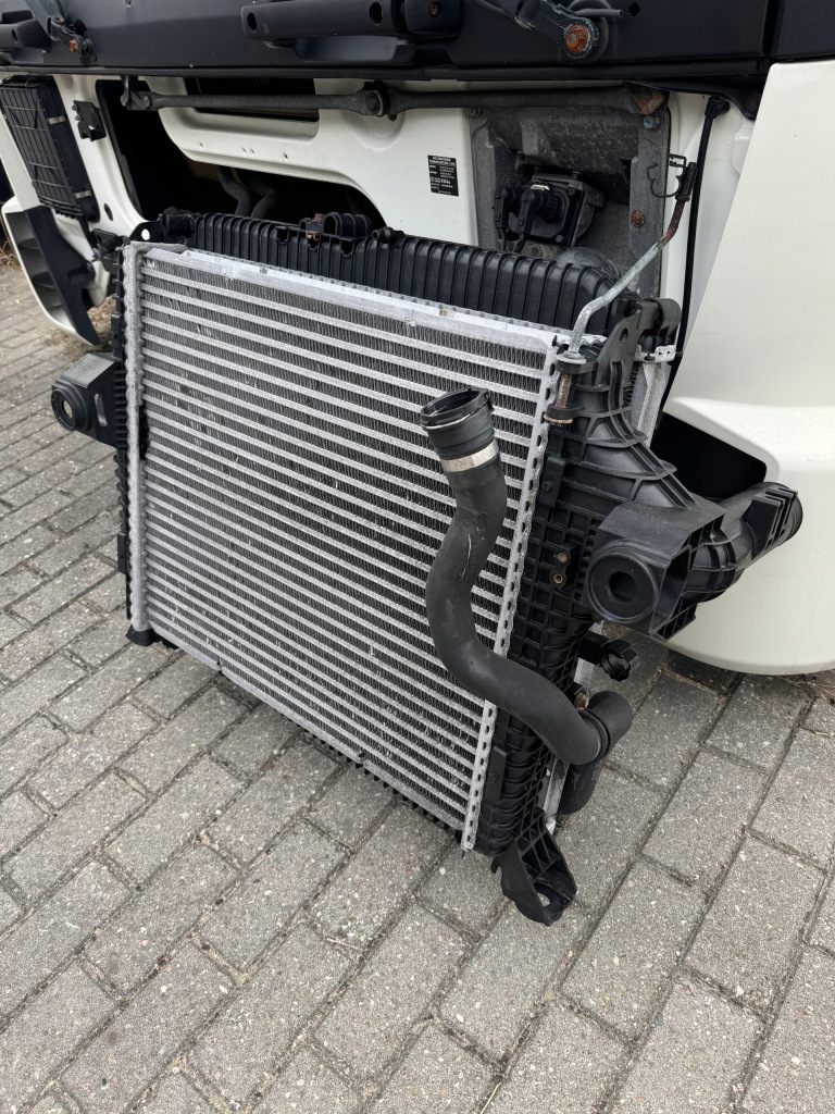 Радиатор воды интеркулер комплект atego 3 e6 a9675000301 a9675000601 в Украине