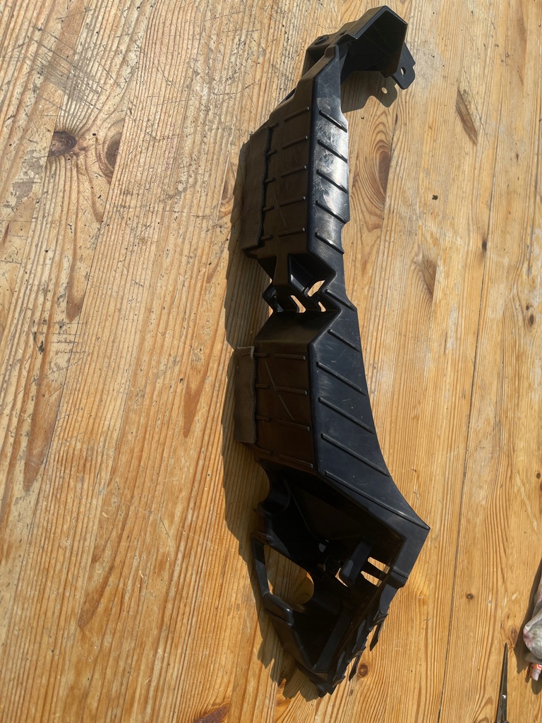 фото №1, Ford ranger направляющая лампы левый jb3b-17a870-a