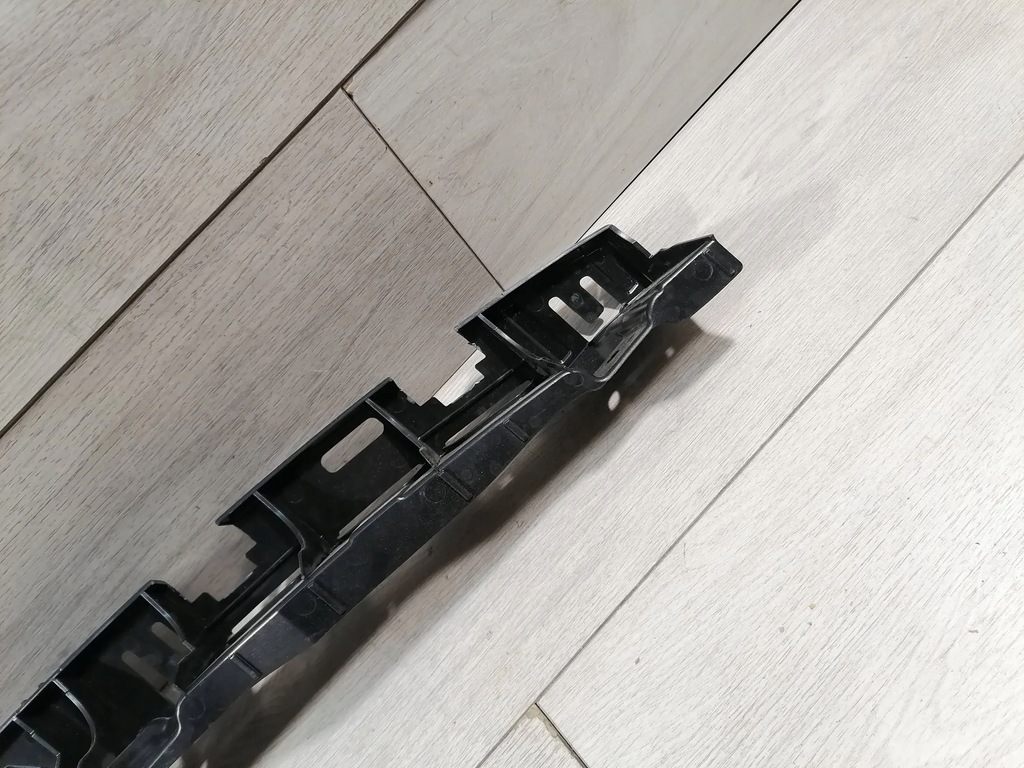 фото №8, Macan направляющая средний бампер задняя 95b807863d