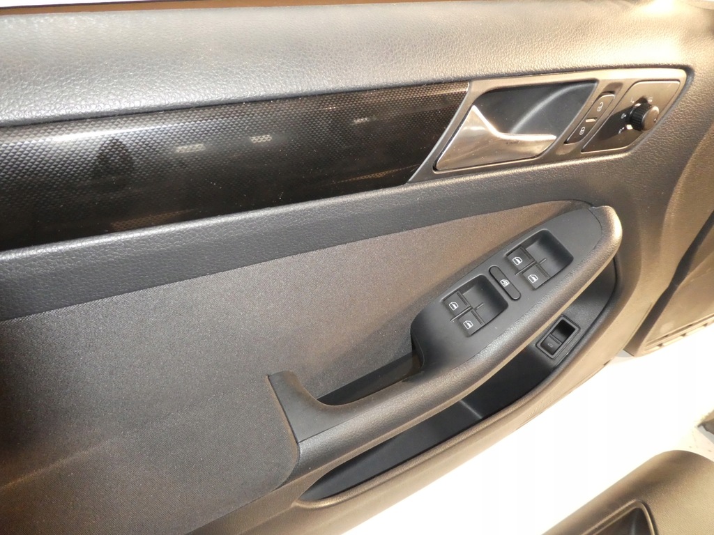 фото №5, Обшивка обивка дверь комплект vw jetta 5c