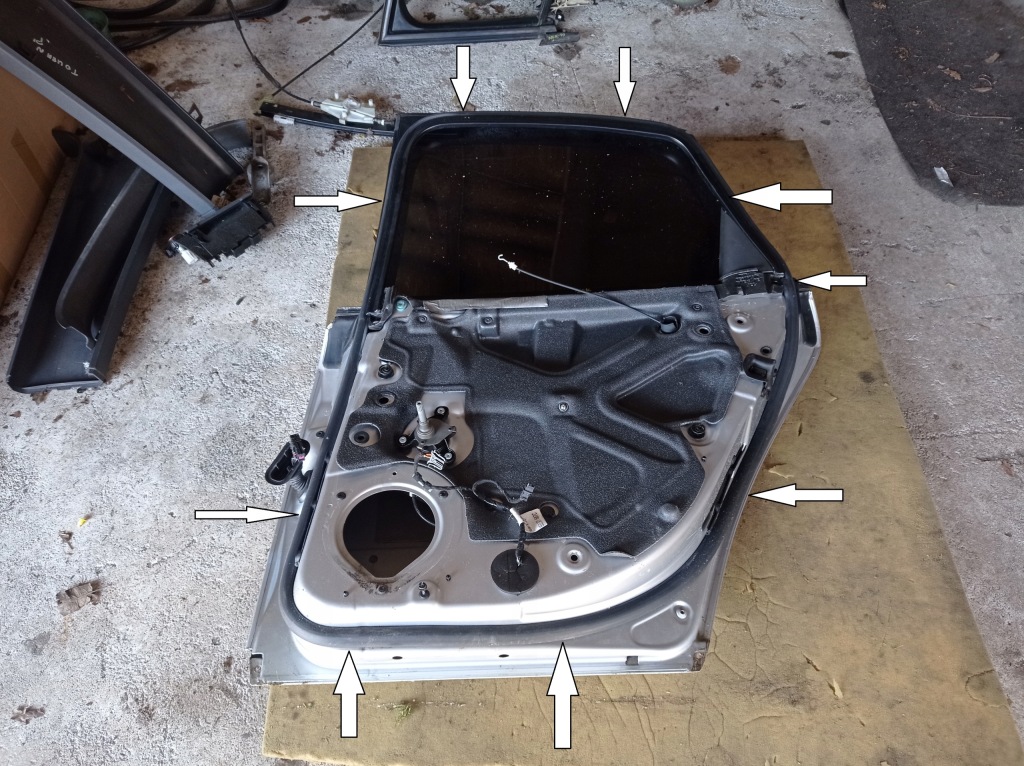 фото №1, Audi a4 b6 b7 kombi - прокладка двері правий задня