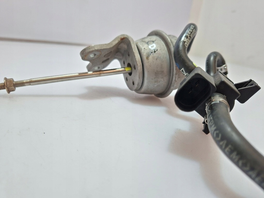 фото №9, Клапан вакуумa актуатор турбины турбины турбонагнетателя 1.8tsi cda оригинал