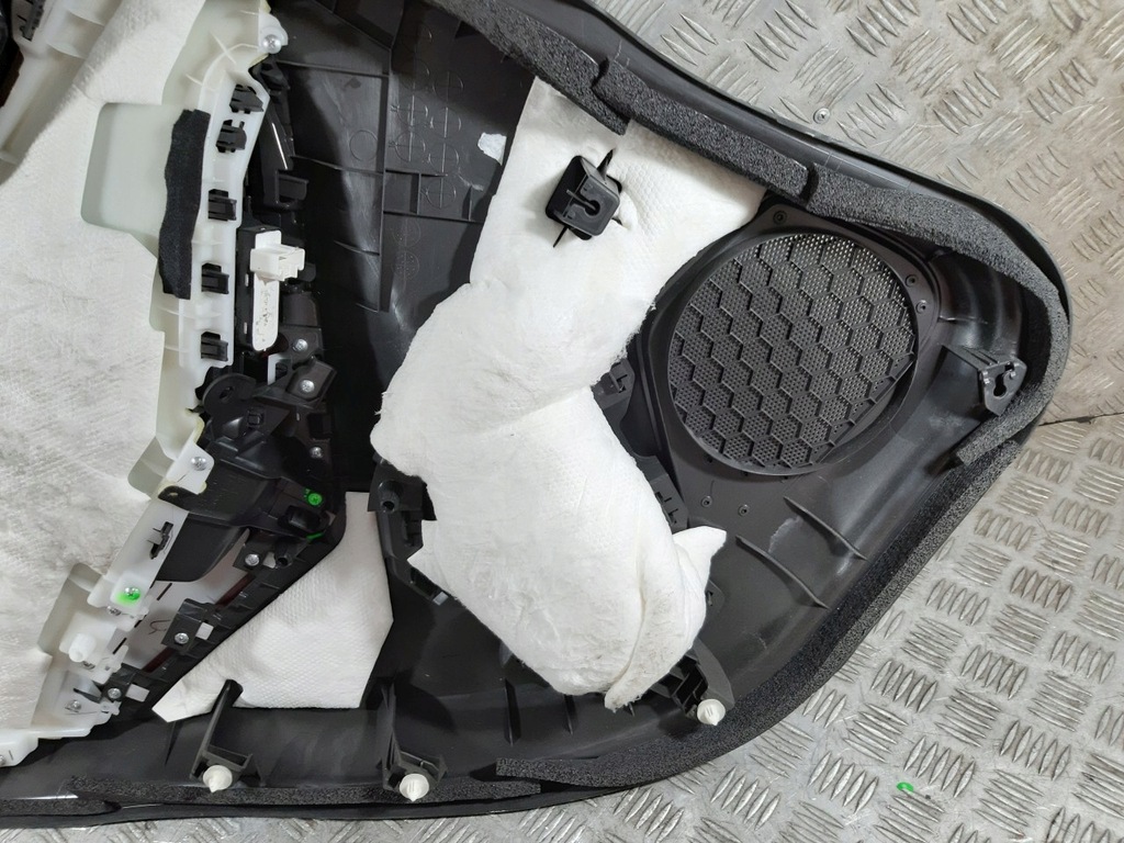 фото №14, Обшивка оббивка двері правий задня mazda cx3 d10e-68531