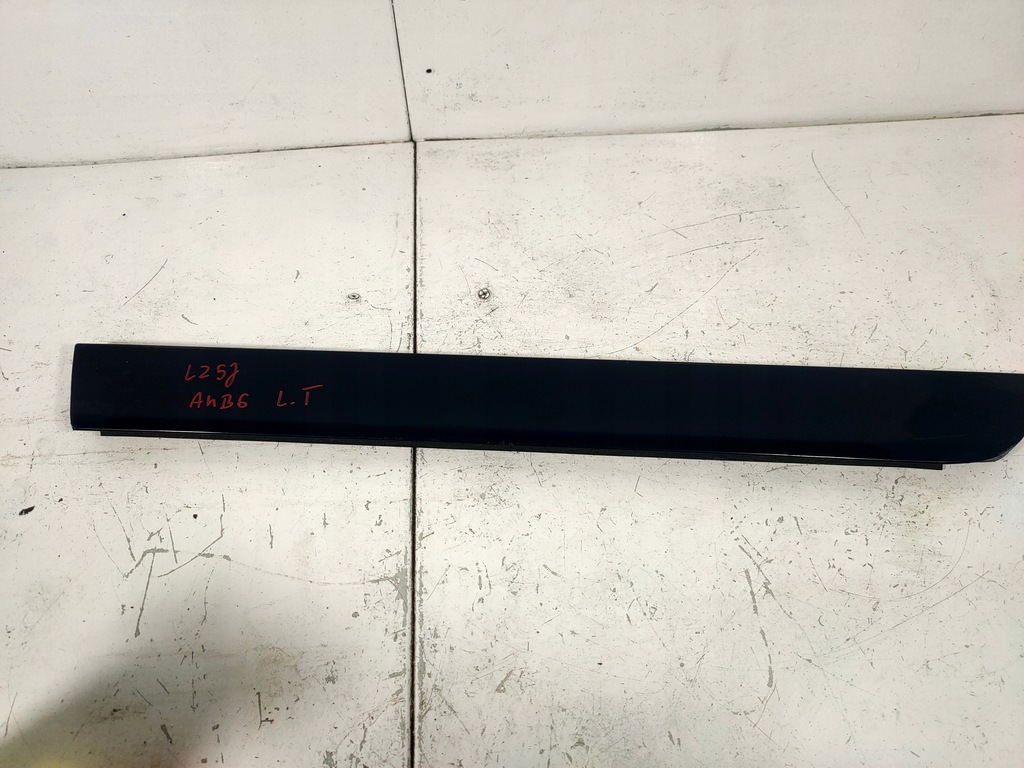 фото №1, Молдинг дверь левый задняя lz5j audi a4 b6