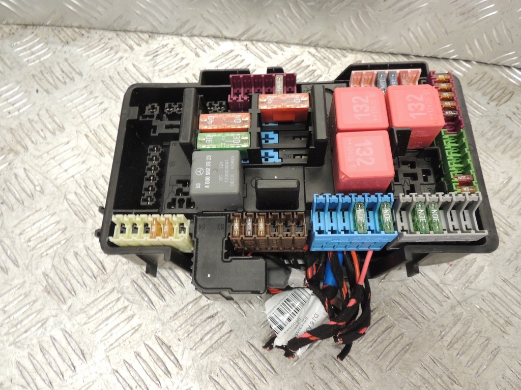 фото №1, Mercedes w205 коробка предохранителей 1.6cdi