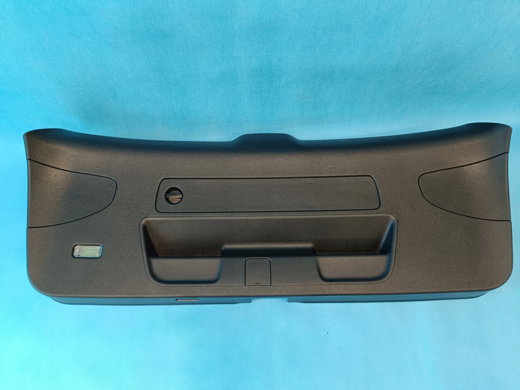 фото №12, Audi a4 b9 avant 2.0 tfsi 150kw 4x4 23r оббивка кришки багажника 8w9867979