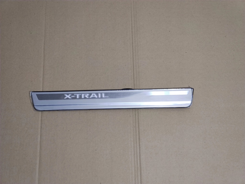 фото №1, Молдинг правая порог led nissan x-trail t32