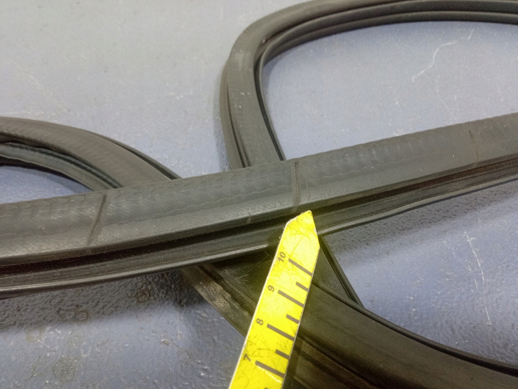 фото №5, Vw jetta vi 5c6 прокладка двері правий задня 5c6867914h