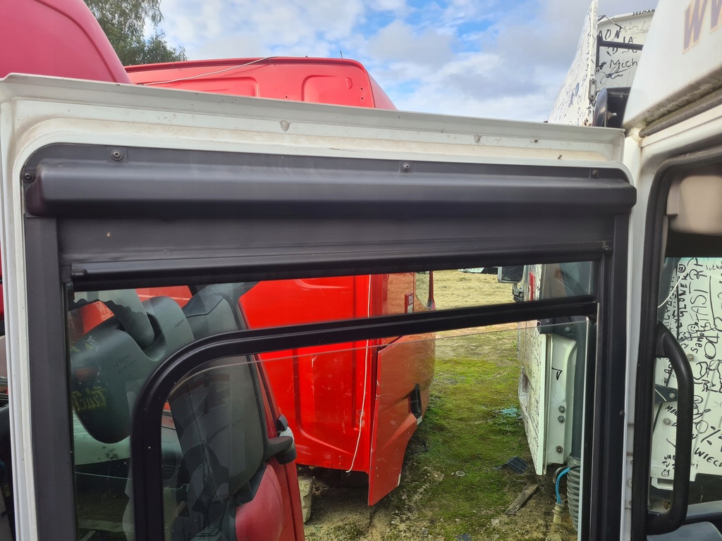 фото №1, Шторка электрическая жалюзи левая renault magnum dxi lift vega