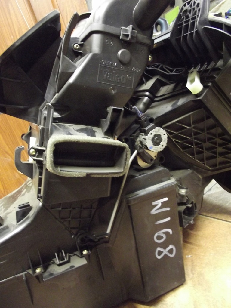 Mercedes w168 1.4b 99' обігрівач корпус 1688300262 Недорого