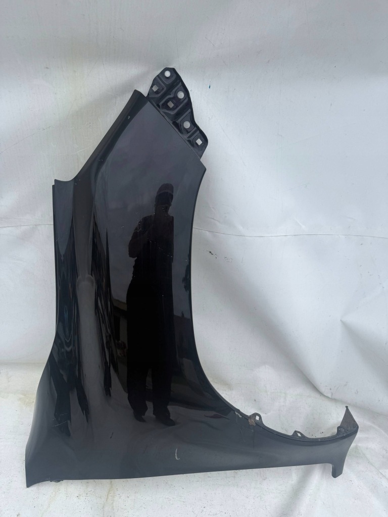 фото №1, Toyota hilux viii 2015 крила правий перед передній