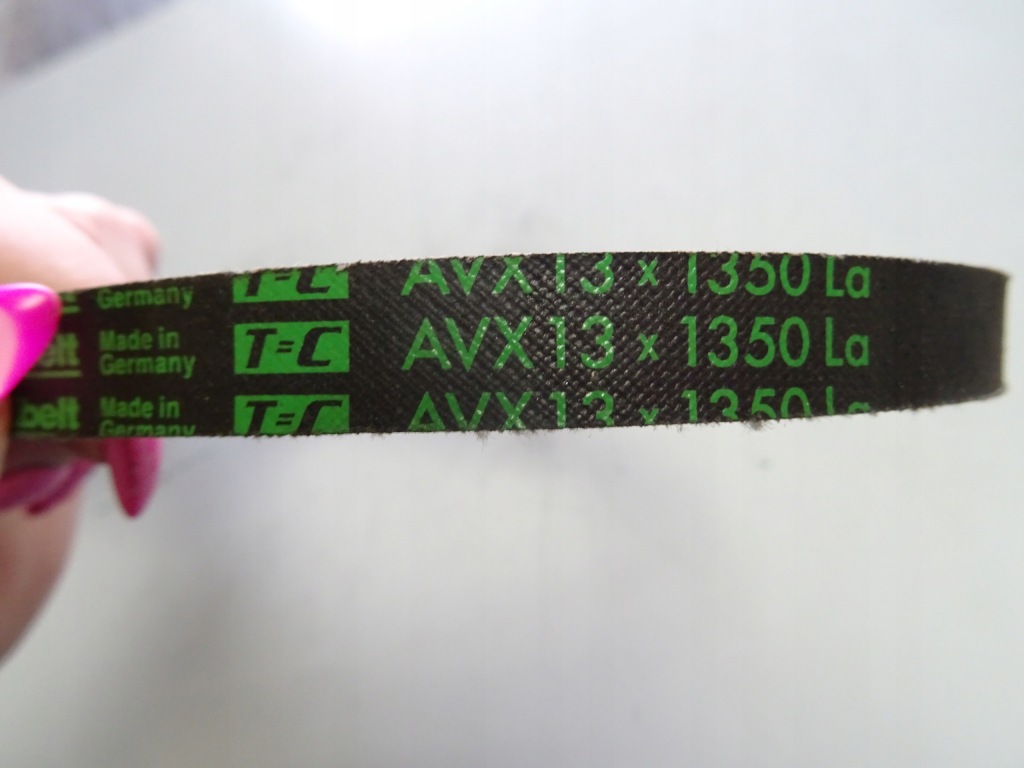 Ремінь клиновий mercedes a0099976292 avx13x1350la в Україні