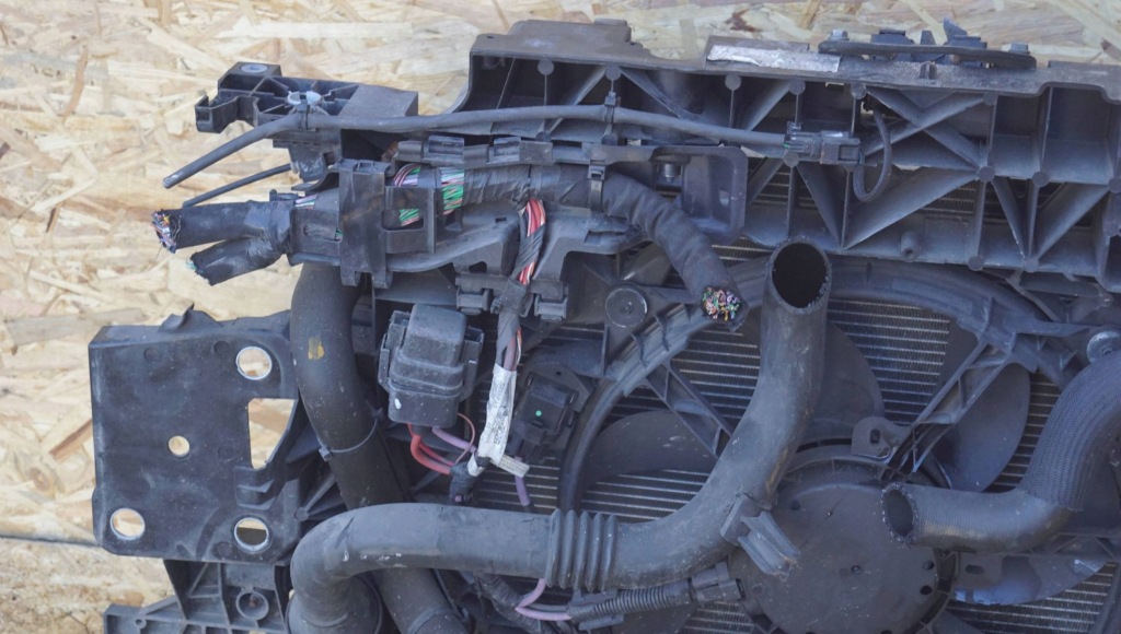 фото №10, Scenic iii 1.5 dci pas передній радіатор d688