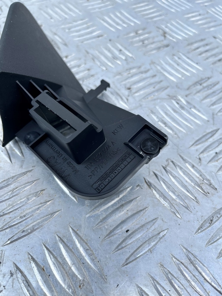 фото №1, Треугольник заглушка зеркало правый перед vw id.3 id3