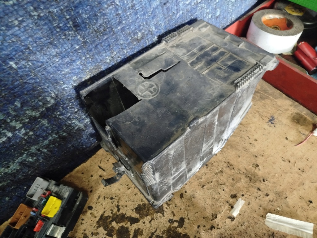 Купить Citroen berlingo 2 корпус аккумулятор крышка