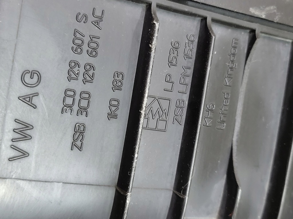 фото №16, Корпус фильтра воздуха датчик vw eos 2.0 fsi passat golf seat leon oryg.