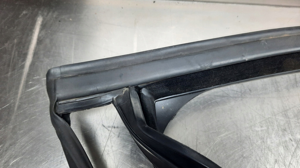 фото №7, Прокладка двері лівий задня 30762368 volvo xc60 08-17r