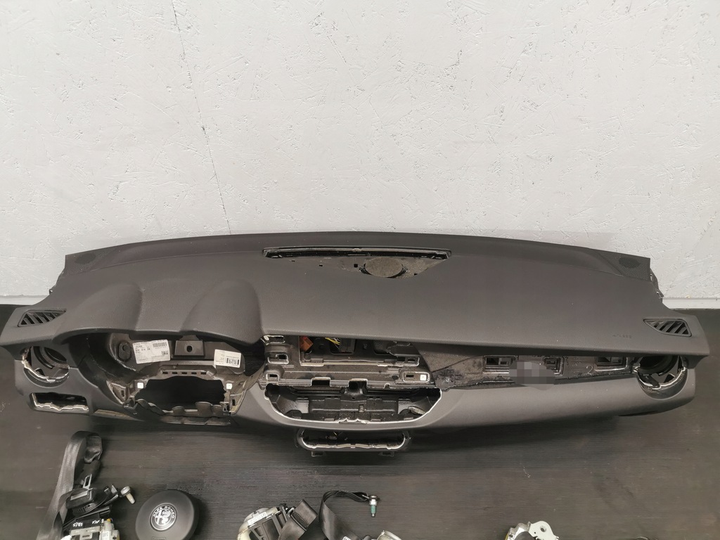 фото №5, Alfa romeo stelvio приборная панель приборная панель консоль ремни подушка безопасности оригинал