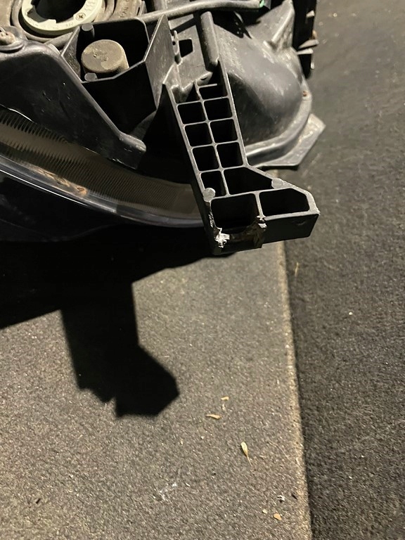 фото №8, Toyota land cruiser 150 лампа перед передня ліва ксенон пошкоджена europa