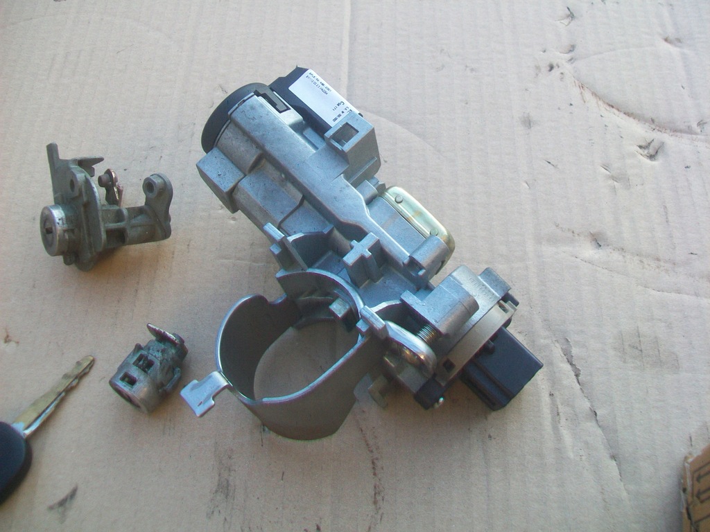 фото №4, Замок зажигания вкладыши ключ mazda 2 dy