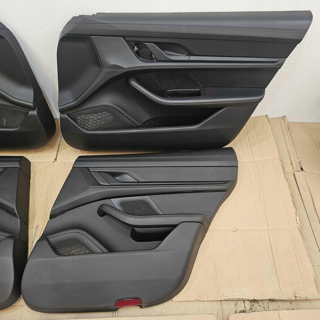 фото №14, Porsche taycan 9j1 сидіння сидіння заднє сидіння салон обшивки підлокітник