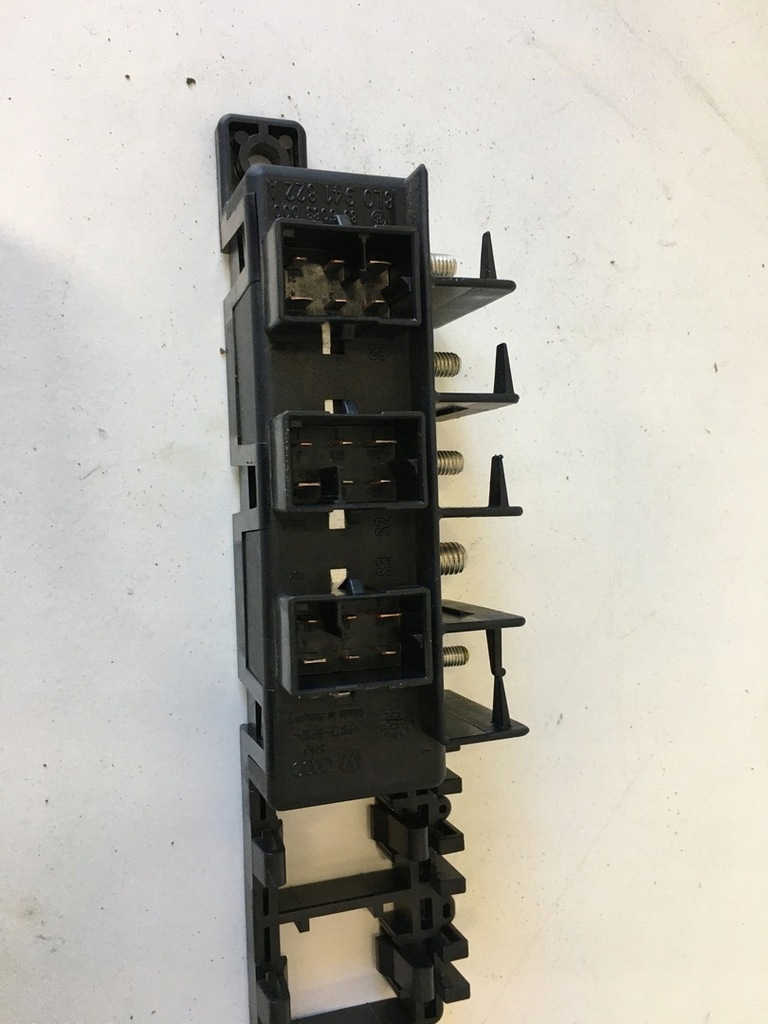 фото №11, Коробка реле audi a8 d2 8l0941822a