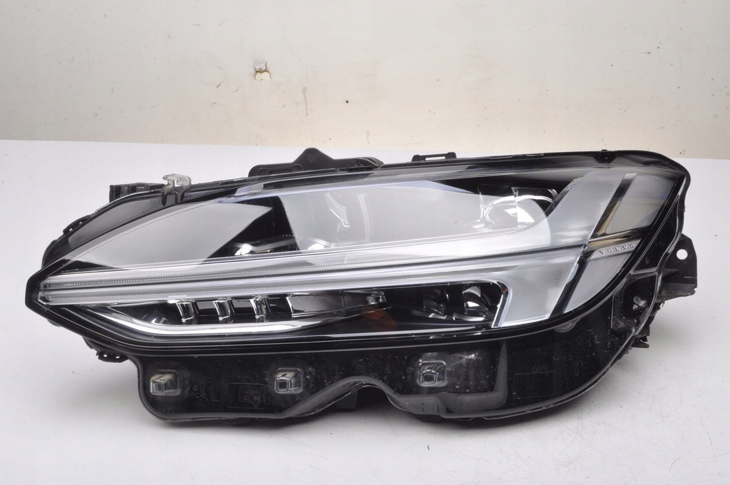 фото №1, Volvo v90 ii лампа левая передняя левый перед led 31655748