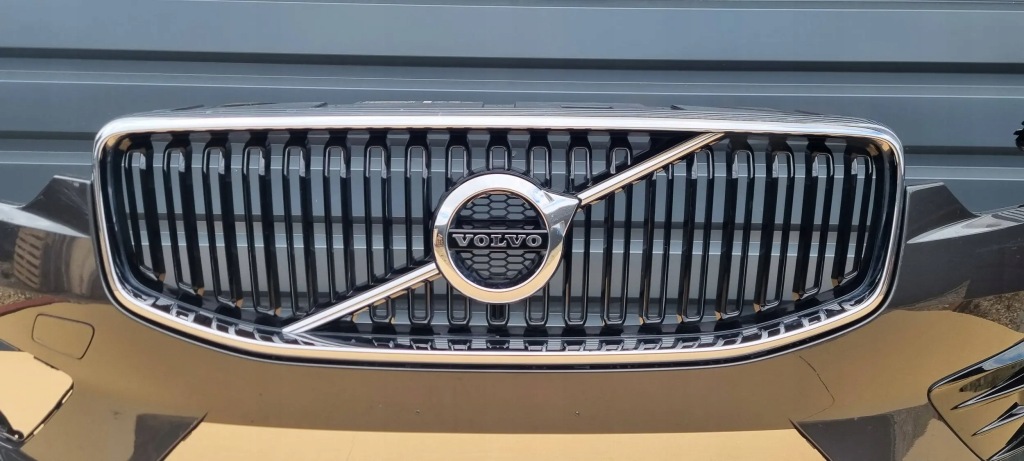 фото №3, Volvo xc60 ii r-design 2017- бампер перед оригинал a016