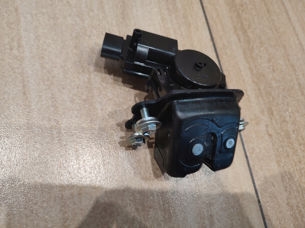 фото №8, Замок крышки багажника задняя задний toyota chr ch-r