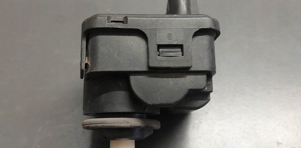 фото №7, Volvo v40 моторчик регулировки фара 00728232