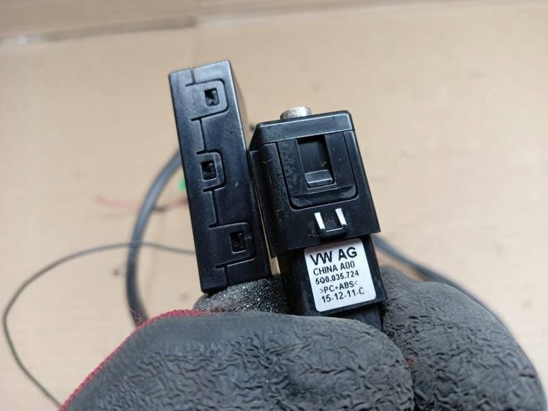 фото №6, Роз'єм вхід port usb aux vw passat b8 5q0035726e