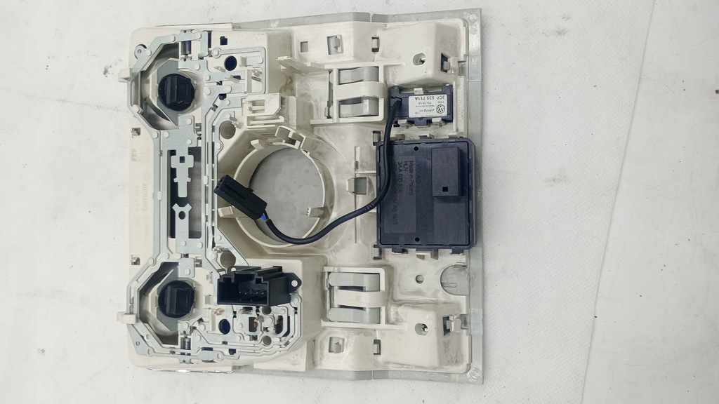 фото №9, Лампа потолочный vw passat golf 1k0947105 3c0035711a