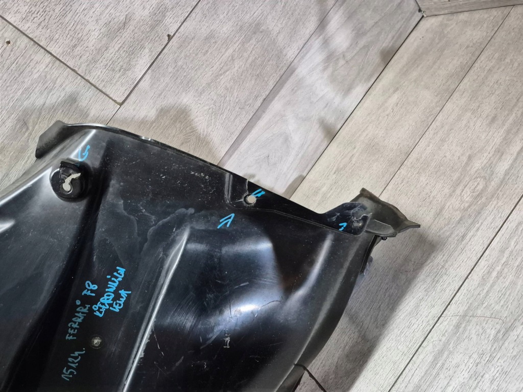 15124. ferrari f8 руль воздуха левая 862162 в Украине