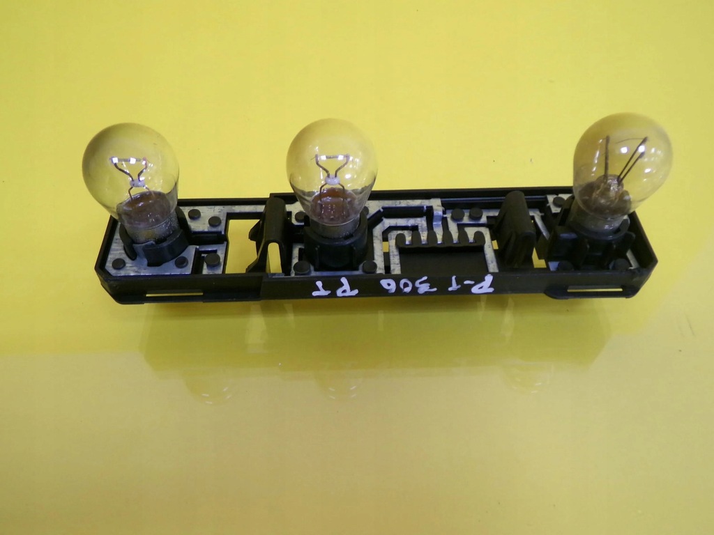 фото №1, Вкладыш лампы правый задняя peugeot 306 nr571