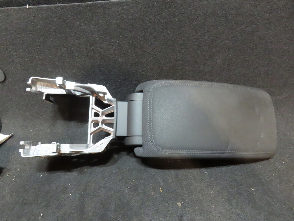 фото №1, Audi a3 8v подлокотник